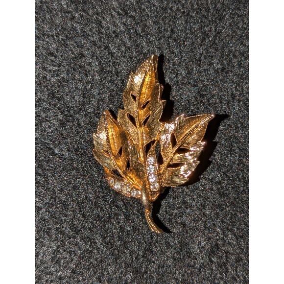 Vintage 1970s Gold Tone Leaf Brooch with Rhinestone Accents - Picture 2 of 4